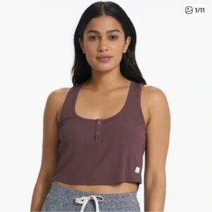Vuori Cove Cropped Tank (in Gray)